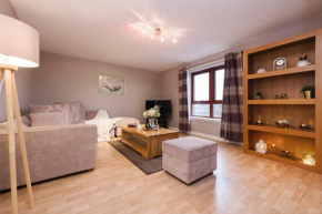 Inviting & Spacious 2BR flat near Haymarket